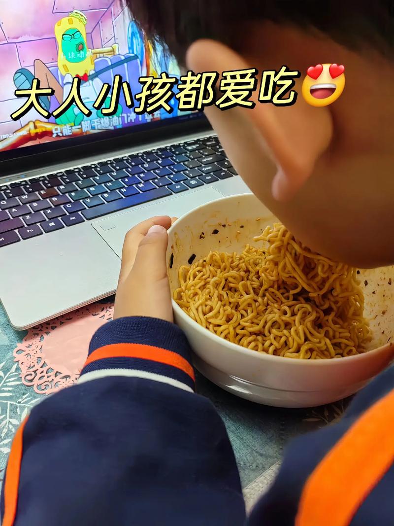一个吃上面一个人吃下的产品，大人小孩都爱吃