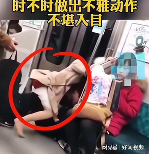 16 岁女生迈开腿打扑克，这真的正常吗？