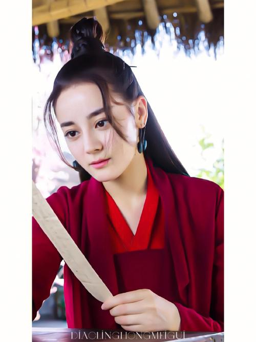 烈火如歌手游震撼上线,迪丽热巴邀你共赴绝美武侠之约,热血激战今日启程