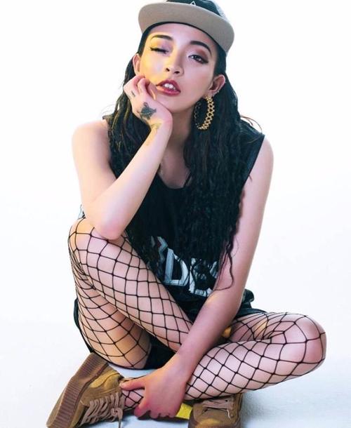 中国大陆女 rapper18 岁仙，实力说唱，音乐风格独特，展现年轻活力