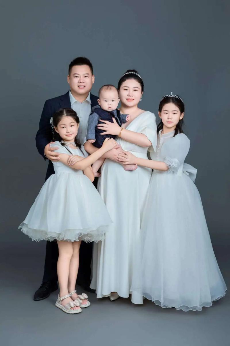 一家幸福儿女换着日,体验不一样的家庭生活