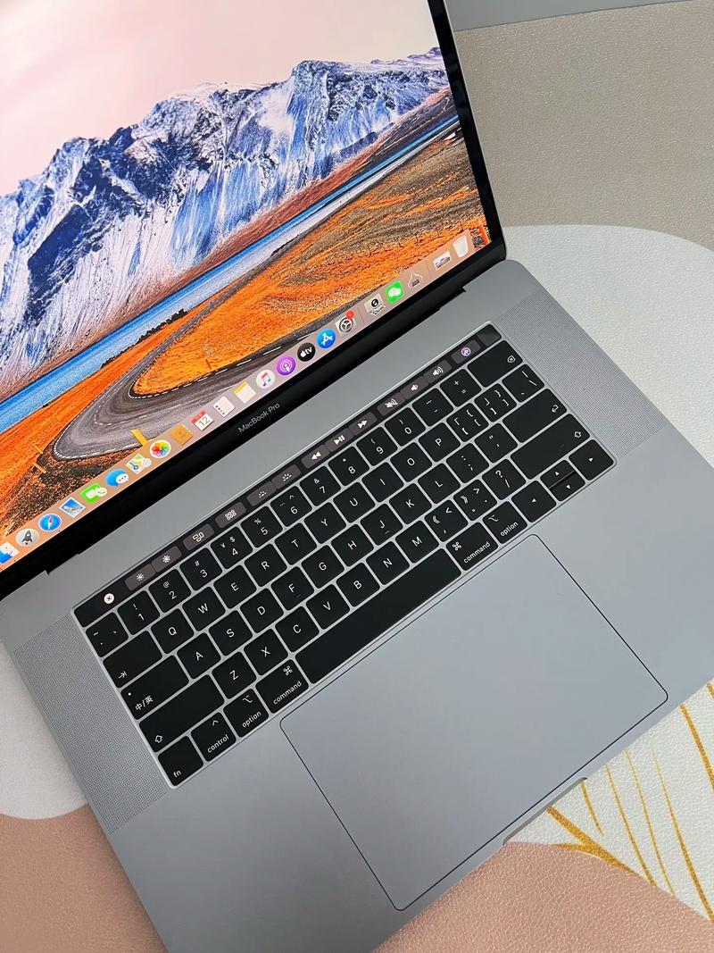 2018-2019 款 MacBookPro 高清评测:苹果本的经典延续