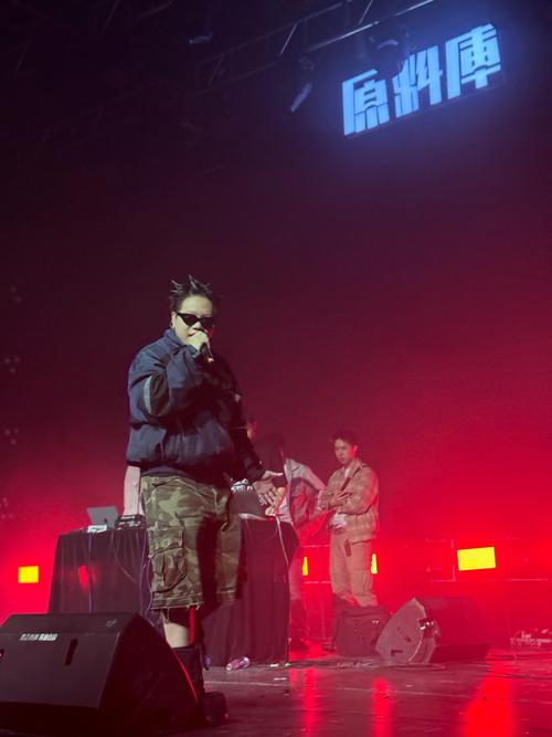 俄国一姐 Rapper 潮水,让你体验全新的音乐盛宴