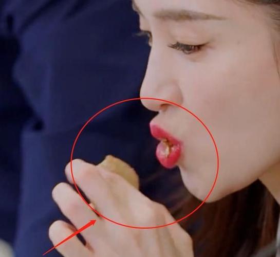 嘴巴吃鸡的正确方式，你知道吗？看图片了解一下吧