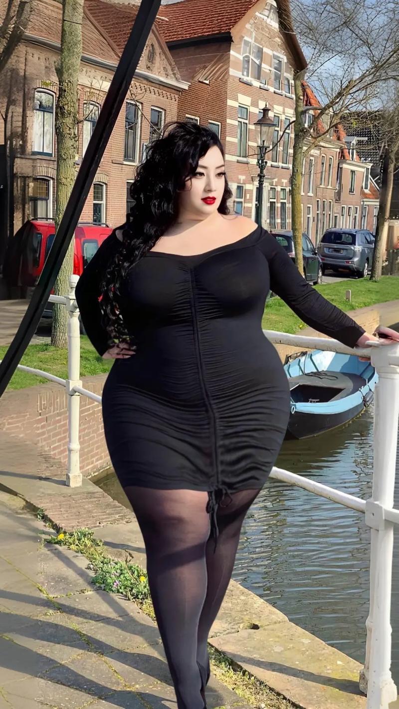 极品浓密黑毛 BBWBBWBBW，打造极致视觉盛宴