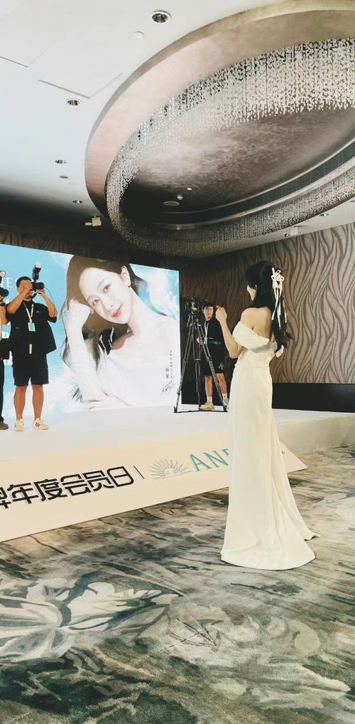 2020 精品国色卡一卡二，高品质印刷，色彩鲜艳，图案精美，是您设计和打印的理想选择