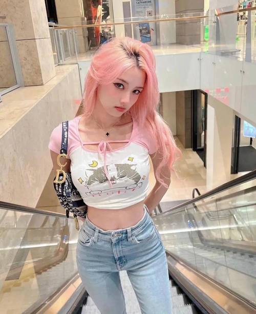 美女 100%露出胸的情趣内衣，时尚与感的完美结合，让你成为夜空中最璀璨的星